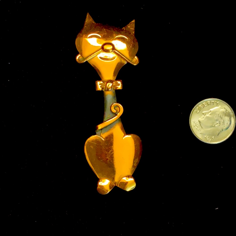 Vintage copper kitty with a bow tie pin.🐱
